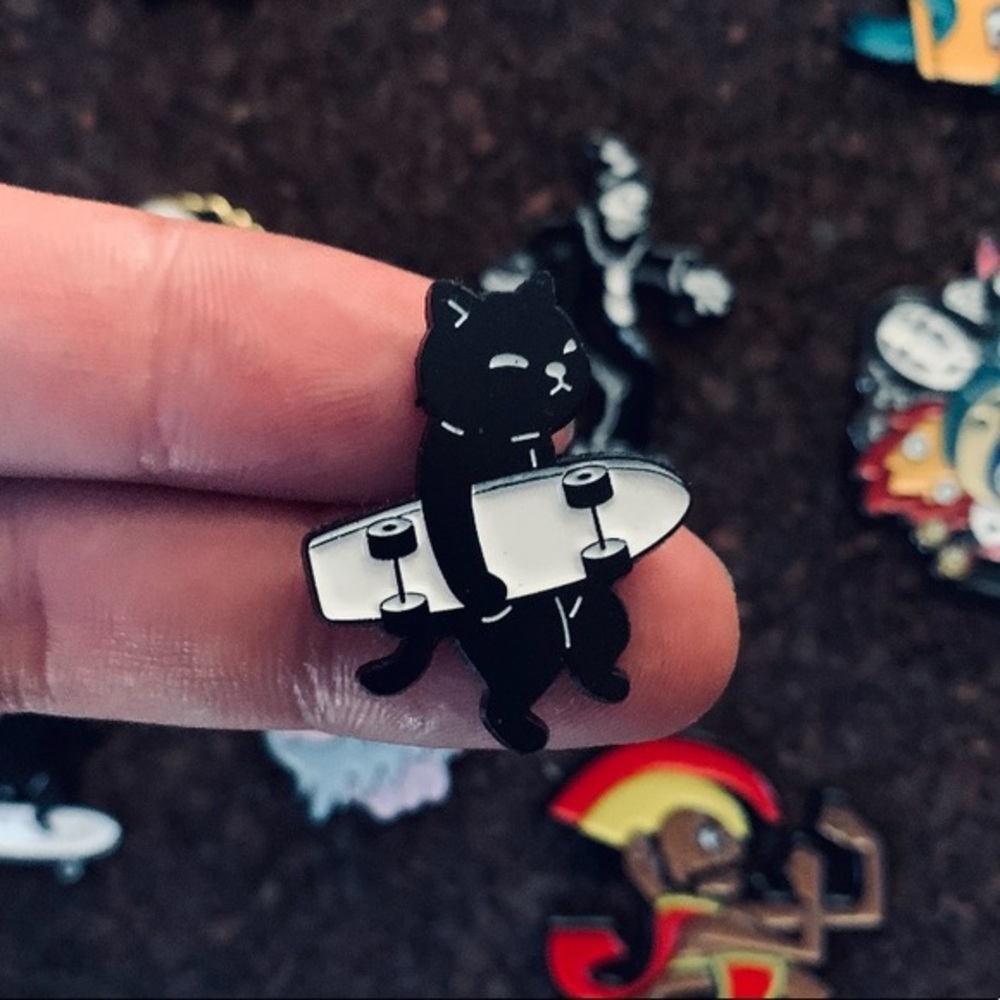 SKATEBOARD CAT ENAMEL PIN